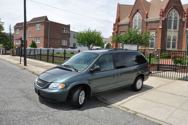 Chrysler Town and Country Quad Coupe 3 MiniVan