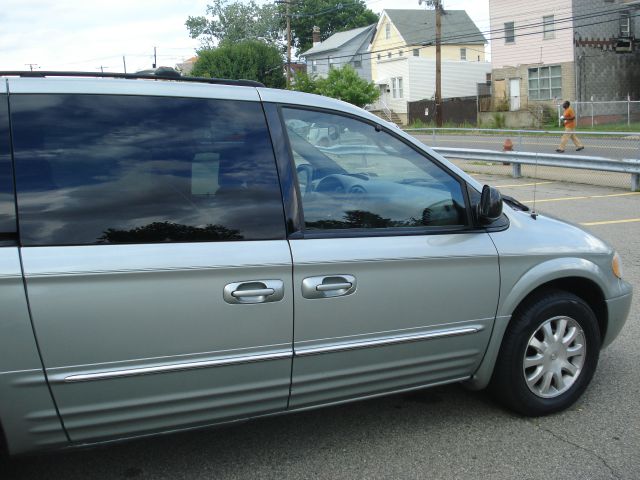 Chrysler Town and Country Quad Coupe 3 MiniVan