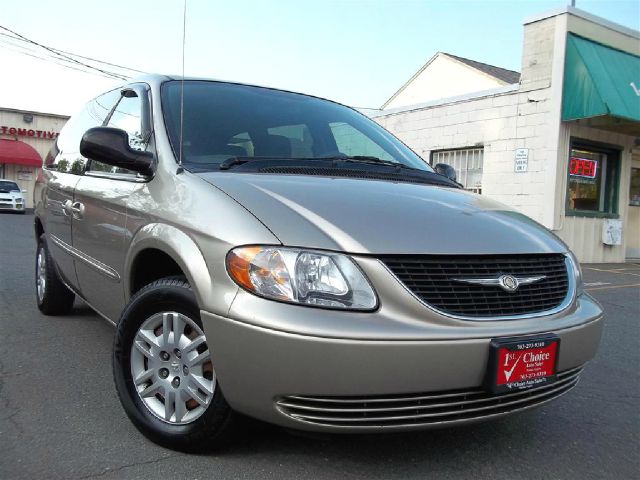 Chrysler Town and Country Quad Coupe 3 MiniVan