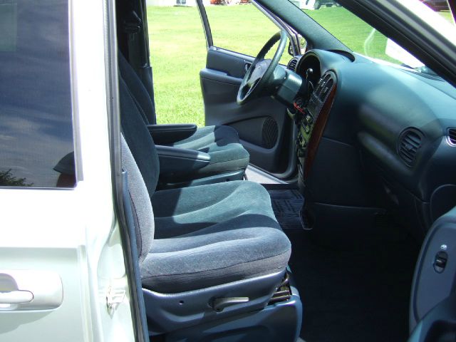 Chrysler Town and Country Quad Coupe 3 MiniVan