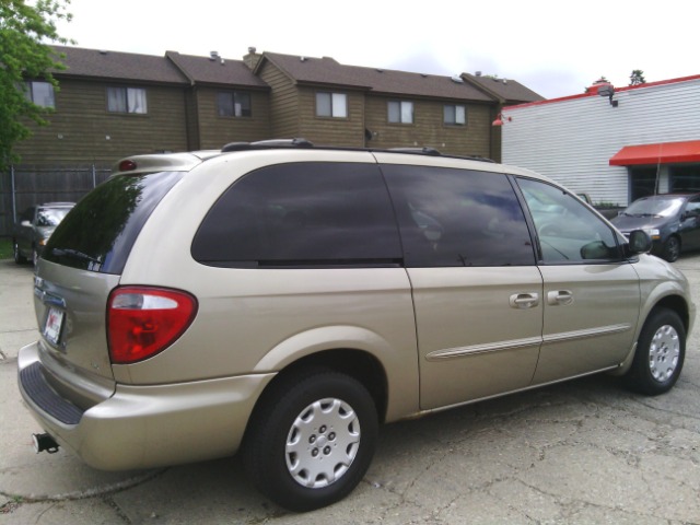 Chrysler Town and Country Quad Coupe 3 MiniVan