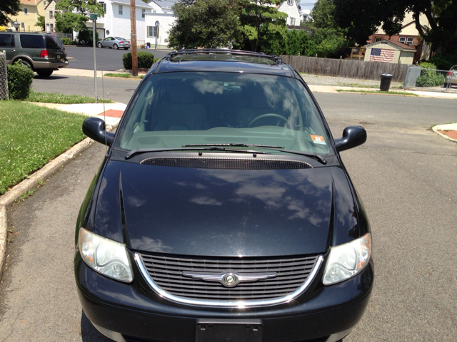 Chrysler Town and Country 2003 photo 0