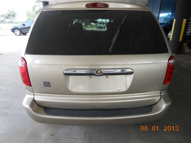 Chrysler Town and Country Quad Coupe 3 MiniVan