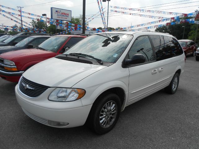 Chrysler Town and Country SLT 25 MiniVan