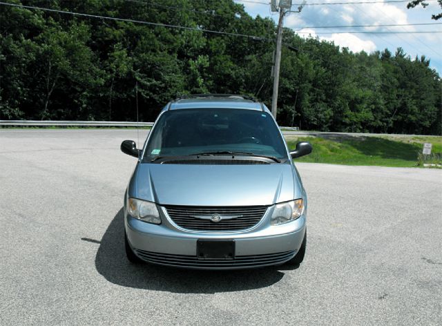 Chrysler Town and Country 2004 photo 4