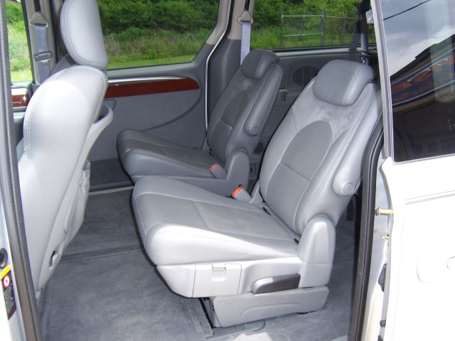 Chrysler Town and Country SLT 25 MiniVan