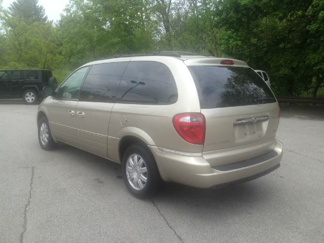 Chrysler Town and Country SLT 25 MiniVan