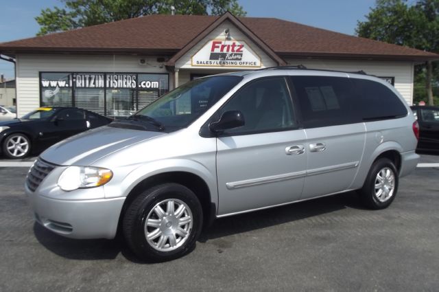 Chrysler Town and Country 3.5 MiniVan