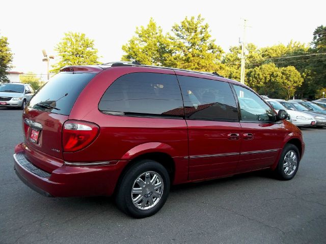 Chrysler Town and Country SLT 25 MiniVan