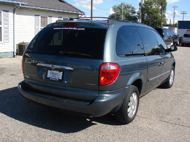 Chrysler Town and Country 3.5 MiniVan