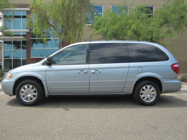 Chrysler Town and Country SLT 25 MiniVan