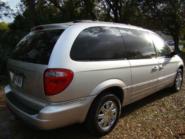 Chrysler Town and Country SLT 25 MiniVan