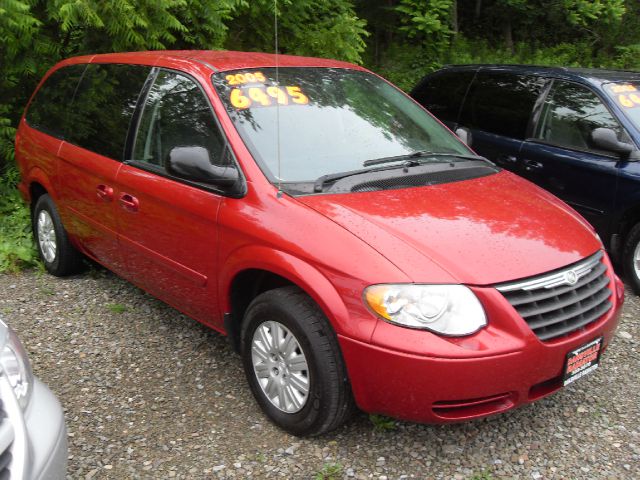 Chrysler Town and Country 2005 photo 0