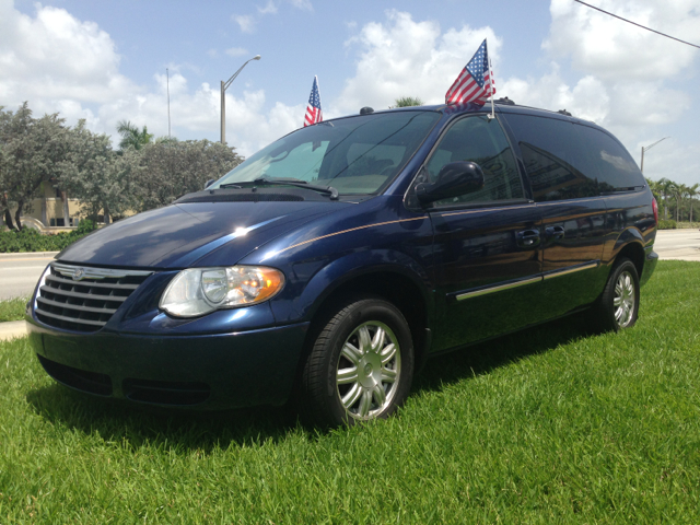 Chrysler Town and Country 3.5 MiniVan