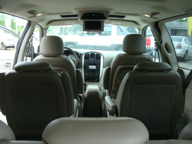 Chrysler Town and Country 2005 photo 16