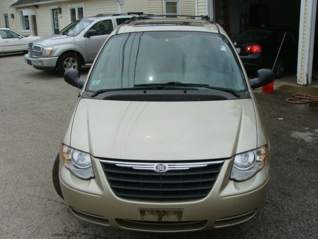 Chrysler Town and Country 2005 photo 19