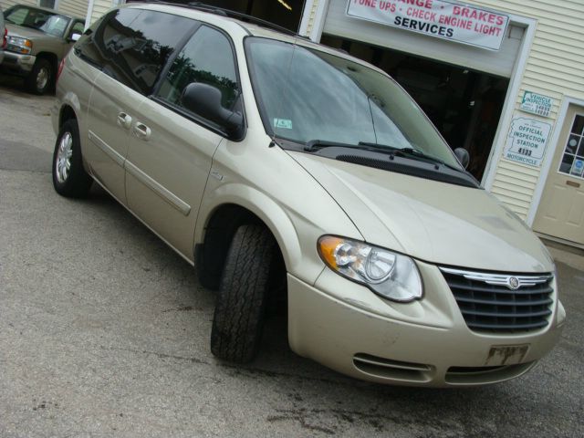 Chrysler Town and Country 2005 photo 20