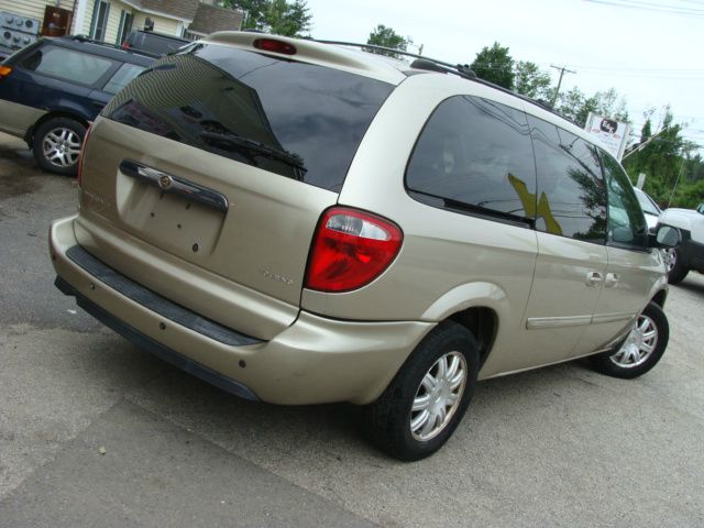 Chrysler Town and Country 2005 photo 22