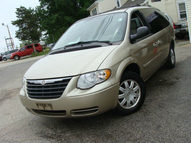 Chrysler Town and Country 2005 photo 23