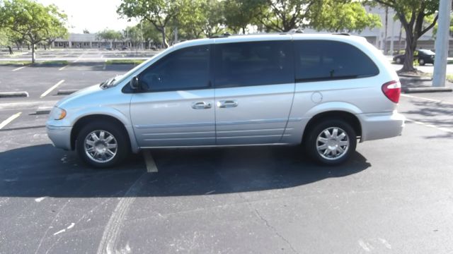 Chrysler Town and Country SLT 25 MiniVan