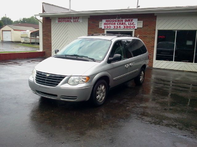 Chrysler Town and Country 3.5 MiniVan