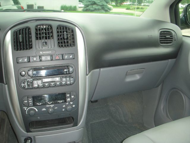 Chrysler Town and Country 3.5 MiniVan