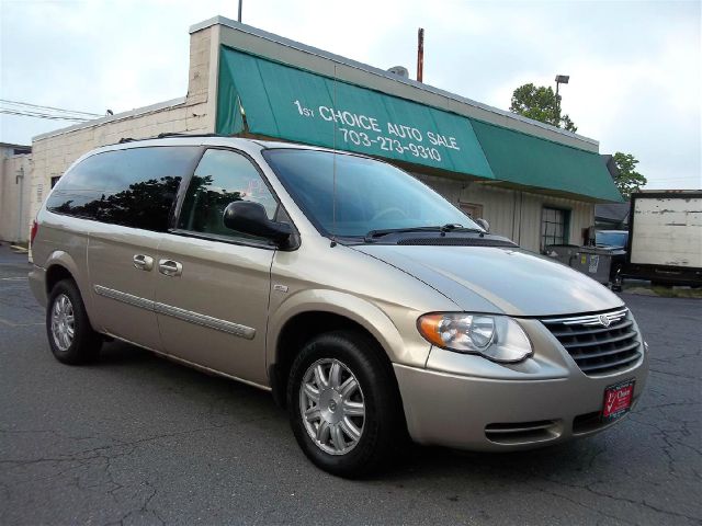 Chrysler Town and Country 3.5 MiniVan