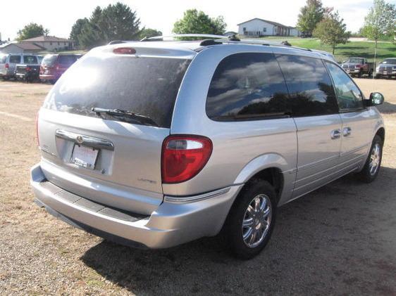 Chrysler Town and Country SLT 25 MiniVan