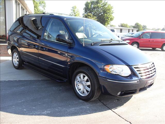 Chrysler Town and Country 3.5 MiniVan