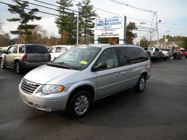 Chrysler Town and Country SLT 25 MiniVan