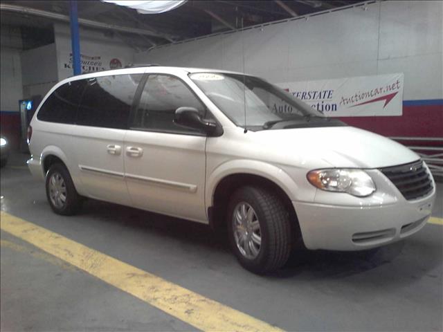 Chrysler Town and Country 5 LS MiniVan