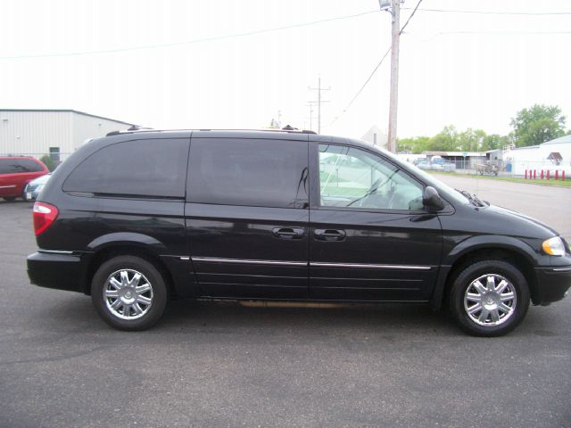Chrysler Town and Country 2006 photo 9