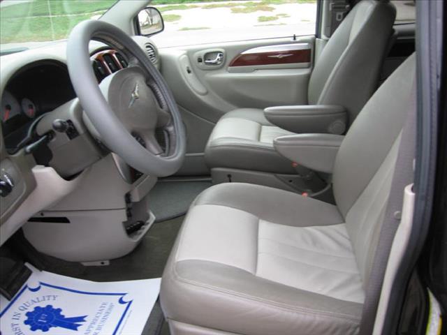 Chrysler Town and Country 3.5 MiniVan