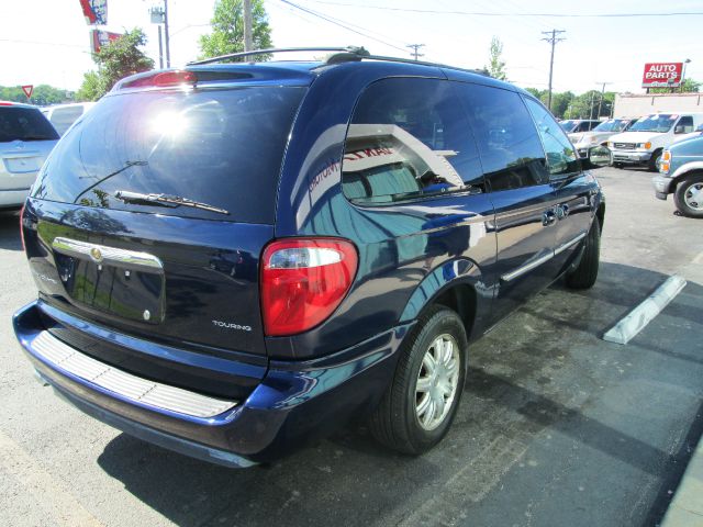 Chrysler Town and Country Convertible 428ci MiniVan