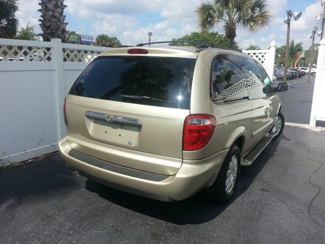 Chrysler Town and Country 3.5 MiniVan