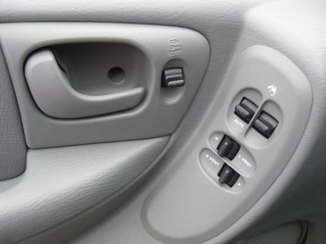 Chrysler Town and Country 2006 photo 10