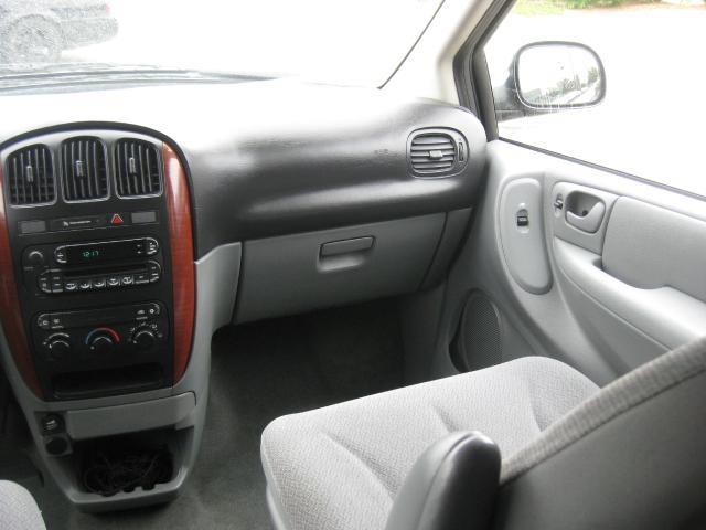 Chrysler Town and Country 2006 photo 15