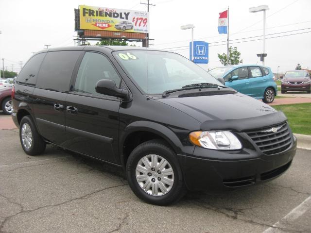 Chrysler Town and Country 2006 photo 21