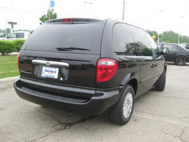 Chrysler Town and Country 2006 photo 8