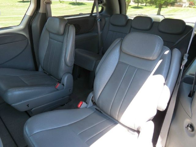 Chrysler Town and Country 3.5 MiniVan