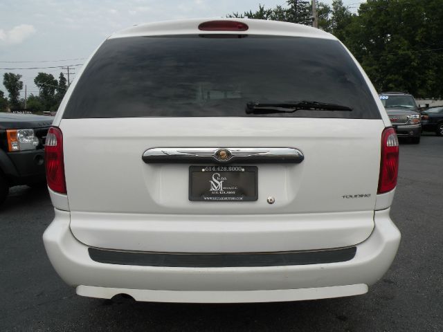 Chrysler Town and Country 3.5 MiniVan