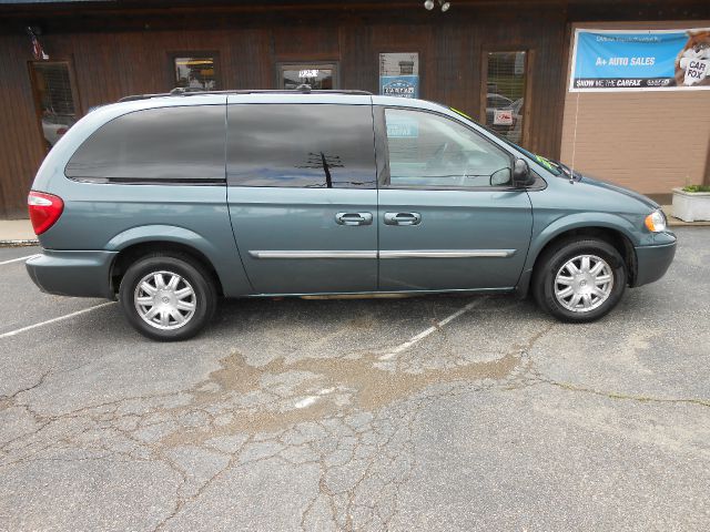 Chrysler Town and Country 3.5 MiniVan