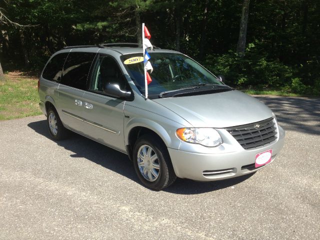 Chrysler Town and Country 3.5 MiniVan