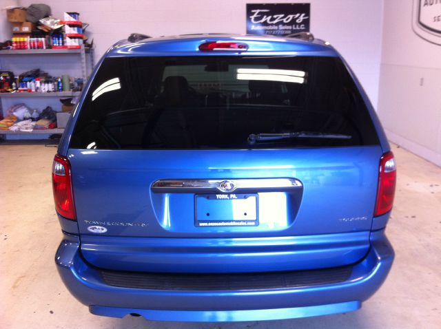 Chrysler Town and Country 3.5 MiniVan