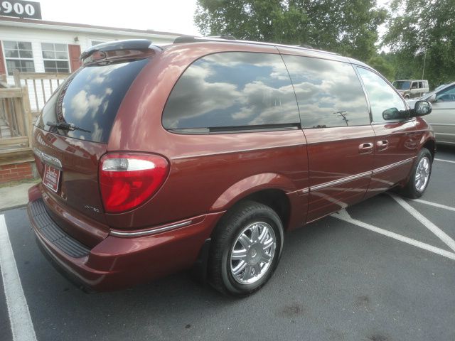 Chrysler Town and Country SLT 25 MiniVan