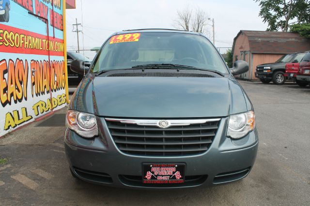 Chrysler Town and Country 3.5 MiniVan