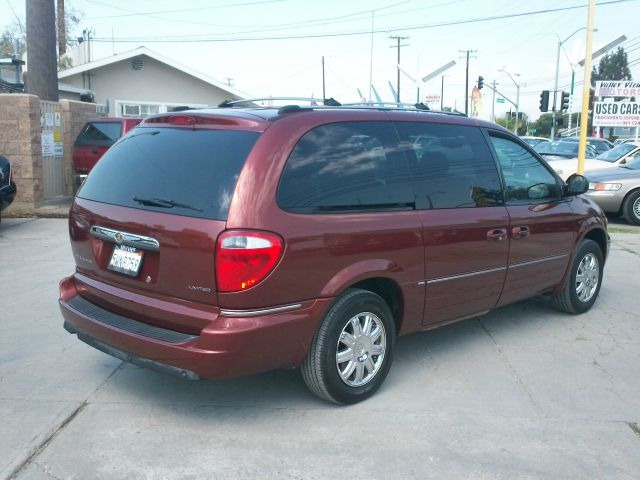 Chrysler Town and Country SLT 25 MiniVan