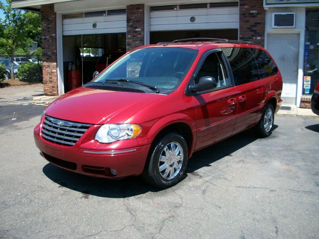 Chrysler Town and Country SLT 25 MiniVan