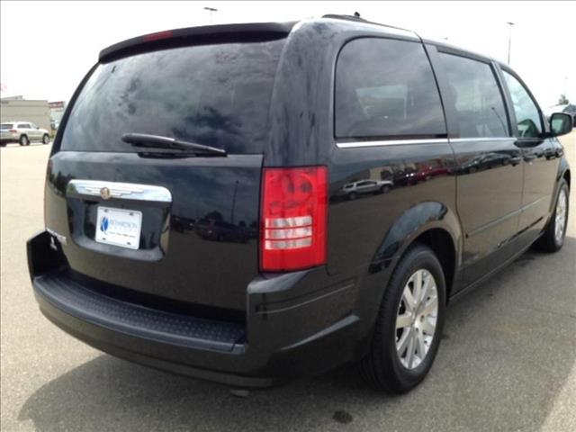 Chrysler Town and Country 3.5 MiniVan