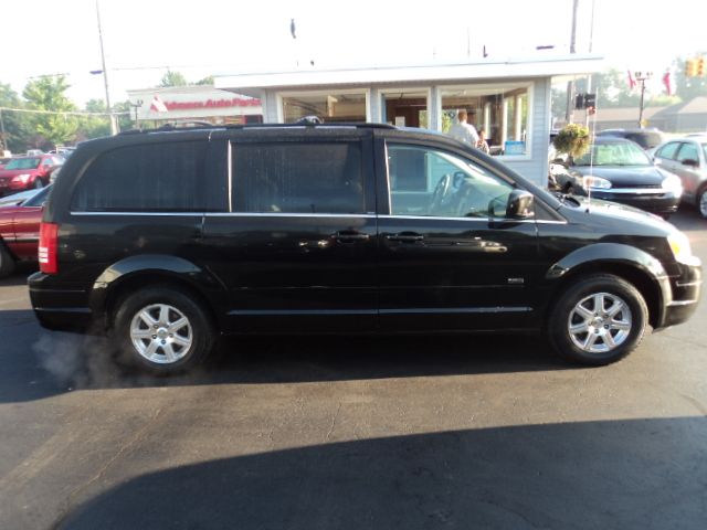 Chrysler Town and Country 3.5 MiniVan